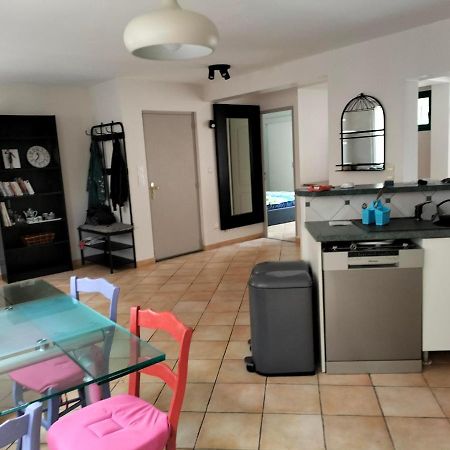 Appartement Au Centre Ville Avec Un Beau Jardin Prive Lannion Exterior foto