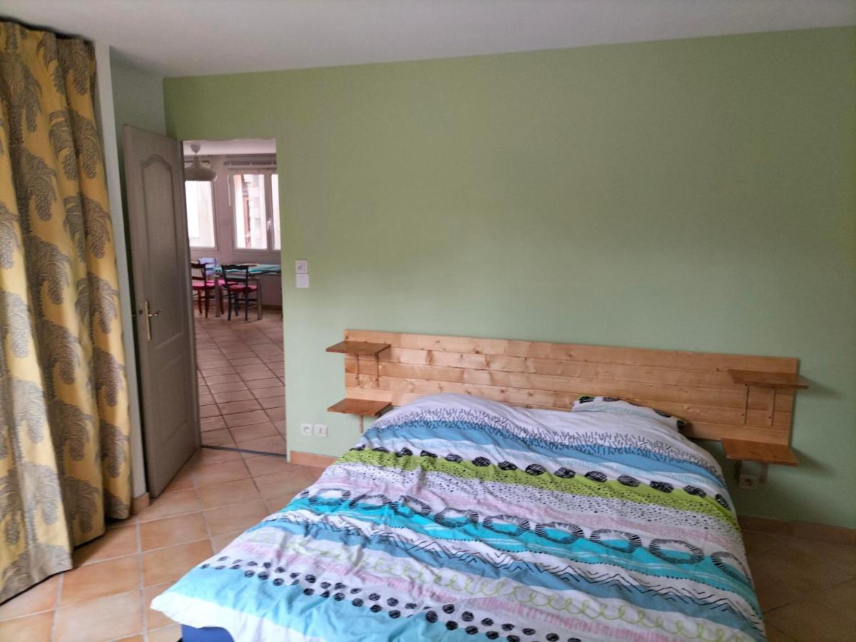 Appartement Au Centre Ville Avec Un Beau Jardin Prive Lannion Exterior foto
