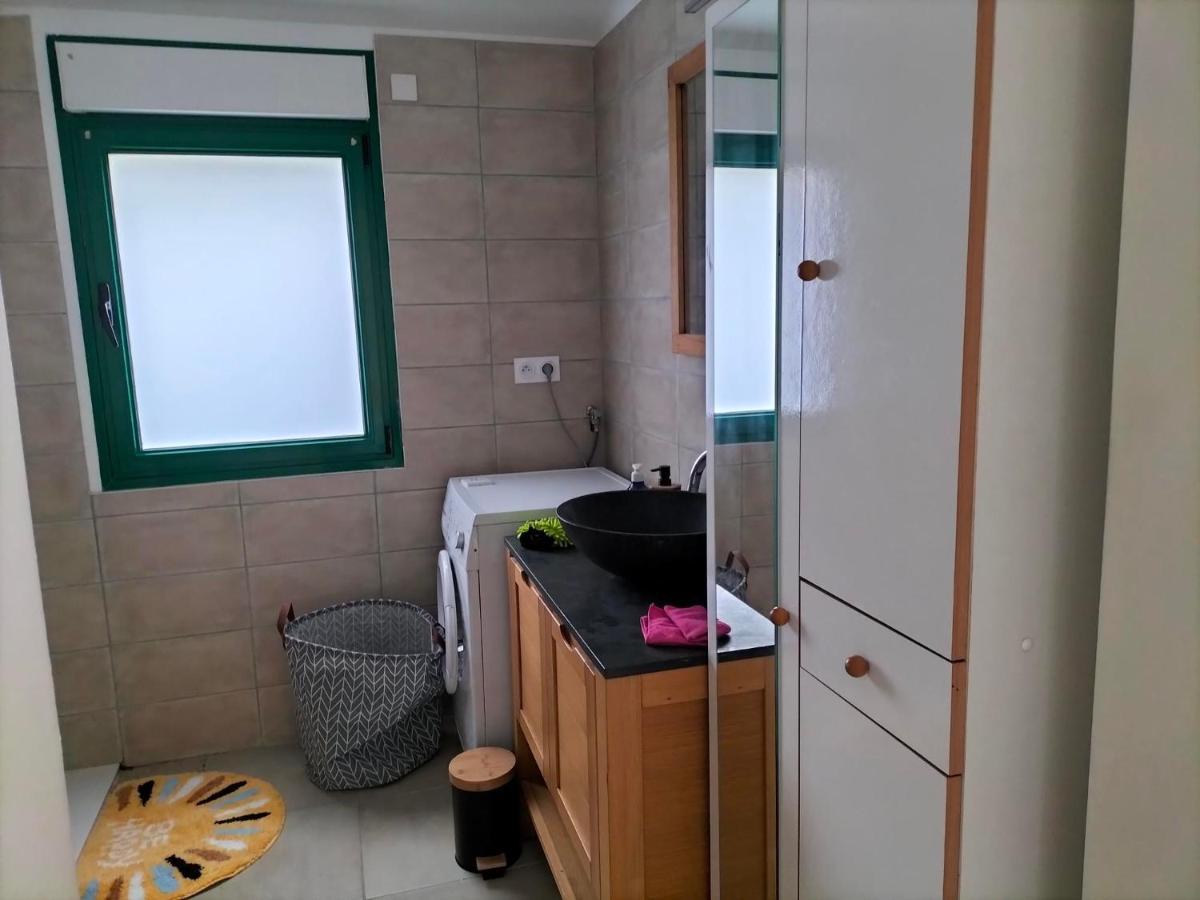Appartement Au Centre Ville Avec Un Beau Jardin Prive Lannion Exterior foto